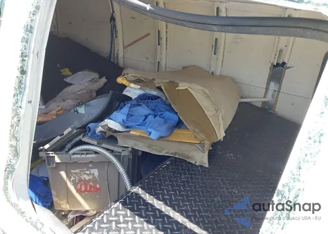 2005 Chevrolet Express z USA, uszkodzony, nr VIN 1GCGG25V451190638